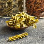 Bioloģiski zirņu makaroni FUSILLI ar jūras aļģēm Wakame